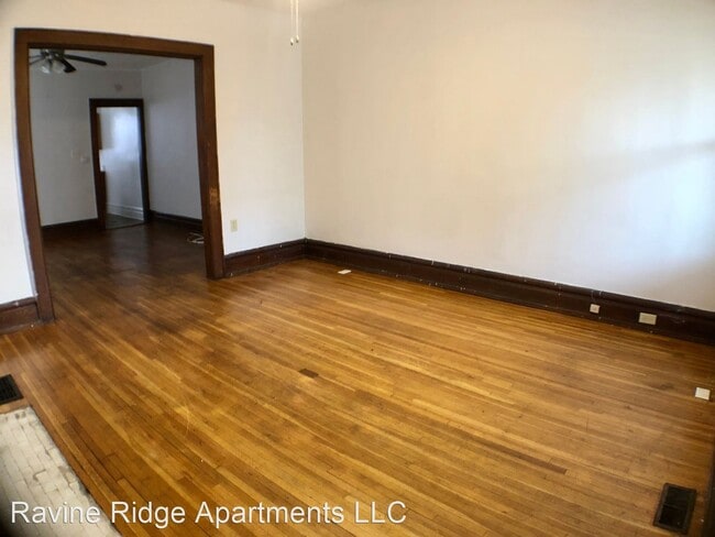 Building Photo - 3 br, 1 bath Apartment - 208-214 E 13th Av...