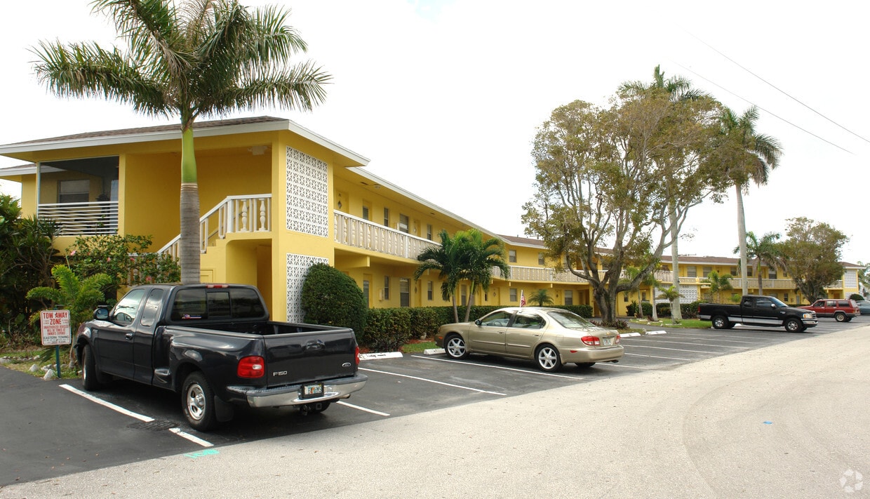 Primary Photo - Balmoral Apartments