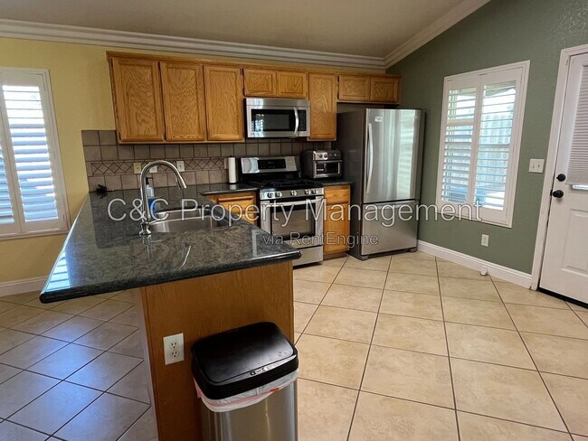 Foto del edificio - 716 San Joaquin Ct