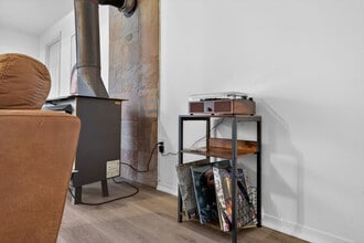 Building Photo - 453 Chamberlin Dr