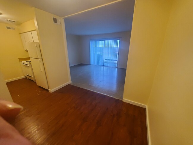 Building Photo - 1532 Hobson Dr