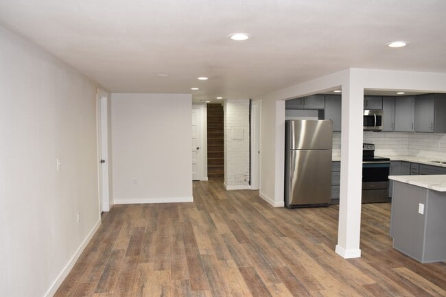 Building Photo - 3127