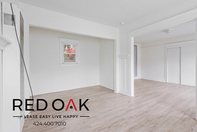 Building Photo - Charming One Bedroom Bungalow with Private...