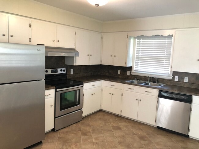 Building Photo - 3 Bedroom Home in Murray