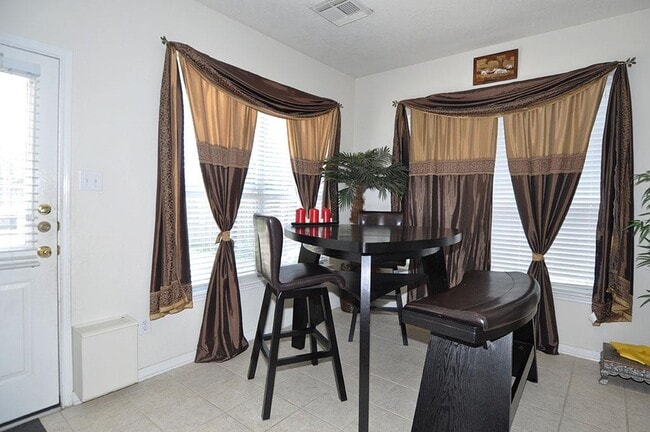 Foto del edificio - 15114 Brookwood Bridge Ln