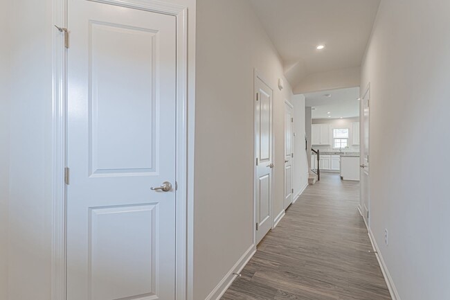 Building Photo - 3 Bedroom 2.5 Bathroom End Unit at Brookwo...