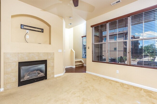 Building Photo - Townhome in the N/E Area for Rent