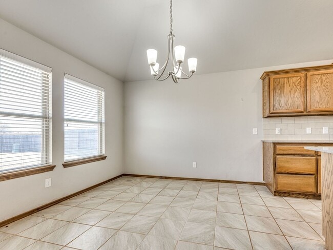 Building Photo - Beautiful Spacious Home + Deer Creek Schools + 3 bedrooms plus Study