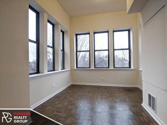 Foto del edificio - 2323 N Kedzie Blvd