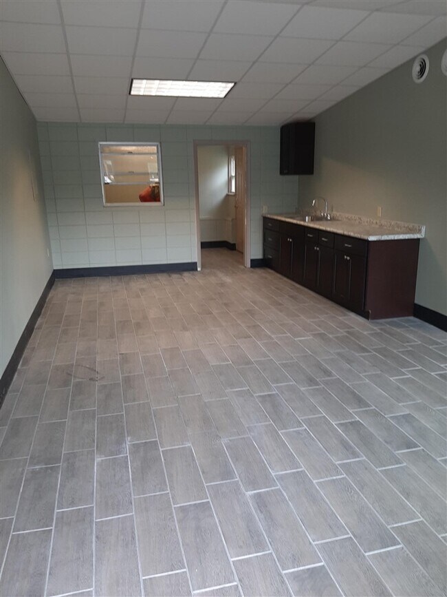Building Photo - 2947 Crawfordville Hwy