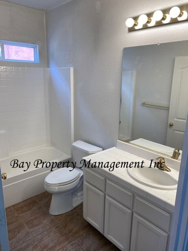 Foto del edificio - Coming Soon! Creekbridge 3 bedroom 2 bath,...