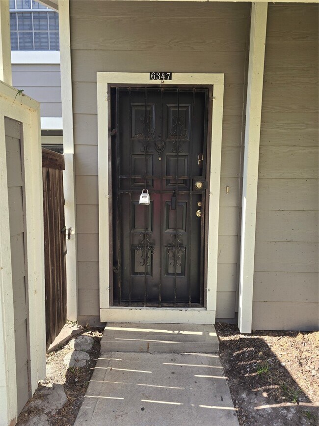 Foto del edificio - 6347 Cattails Ln