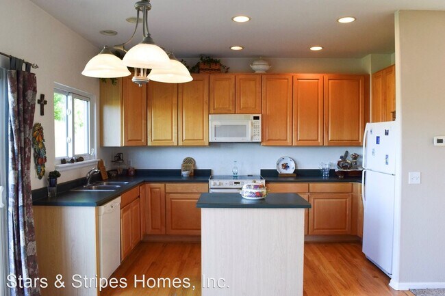 Building Photo - 3 br, 2.5 bath House - 1023 Mulberry Lane