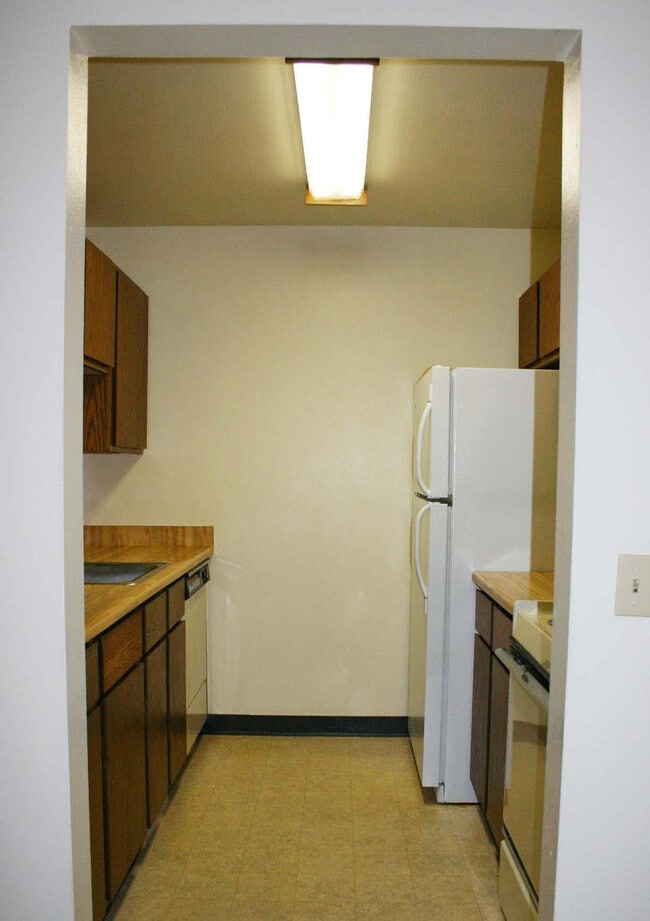 Building Photo - Garden Point Apartments