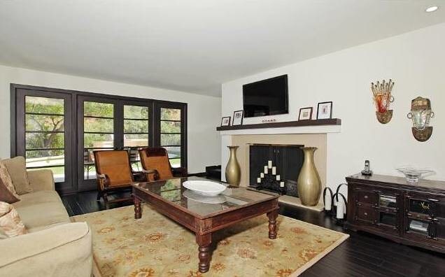 sala de estar - 13129 Sherry Ln