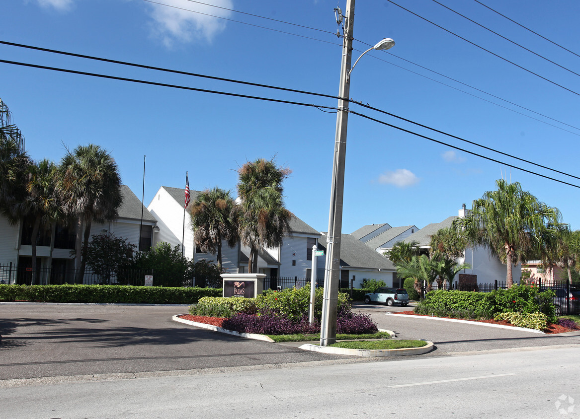 Building Photo - Palms Of Tarpon Springs