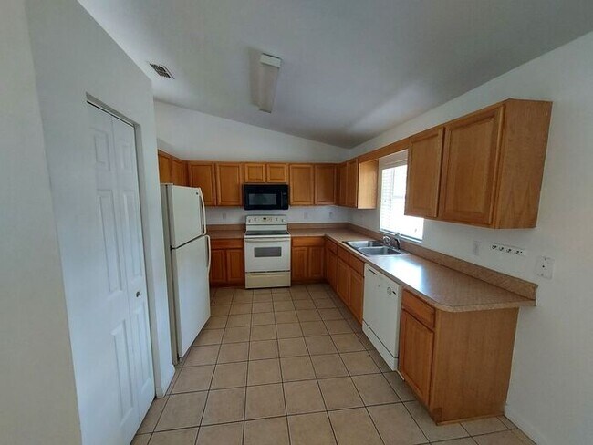 Foto del edificio - 4 CEDAR PASS