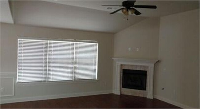 Building Photo - Incredible home with great patio for grilling