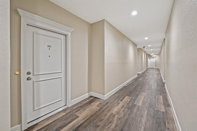 Building Photo - 2400 N Braeswood Blvd