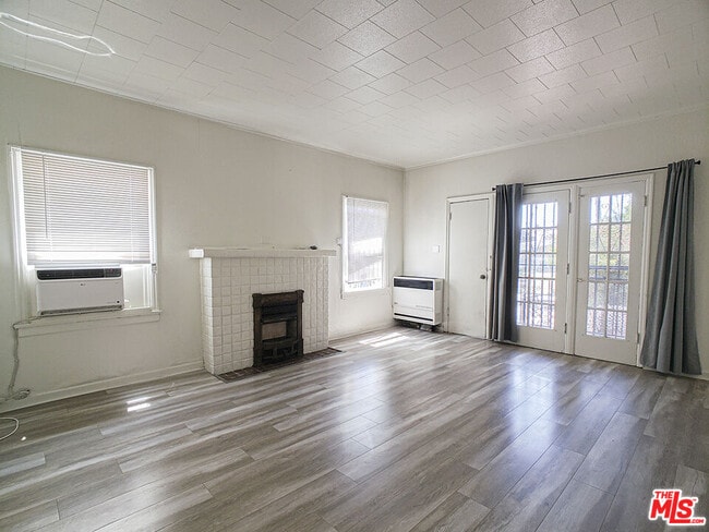 Foto del edificio - 336 S Wilton Pl