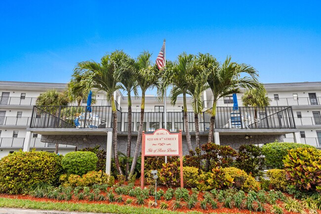 Foto del edificio - 9233 SW 8th St