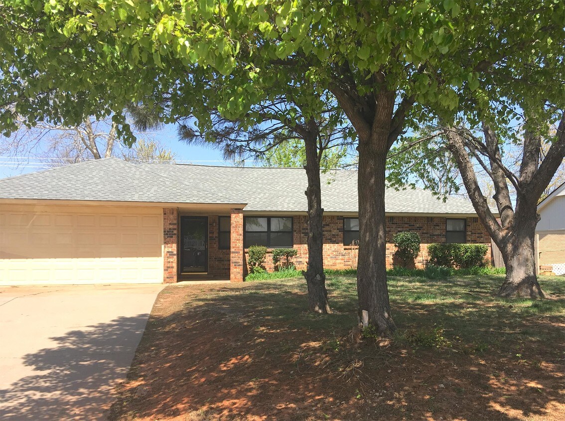 Primary Photo - 2301 E Robinson St
