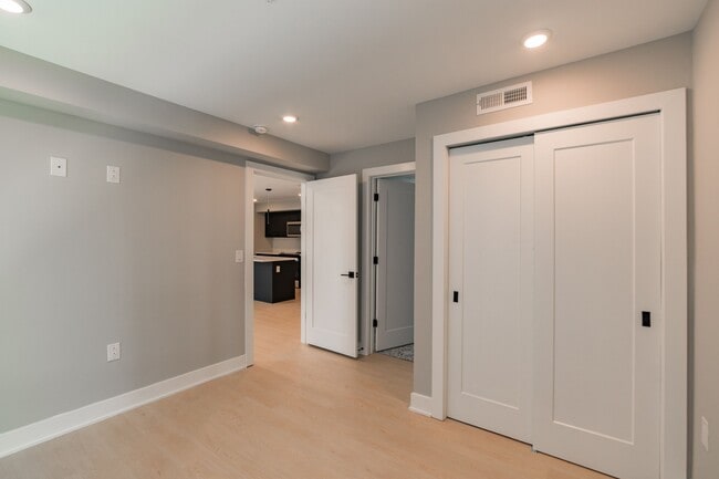 Building Photo - 6604 Ridge Ave