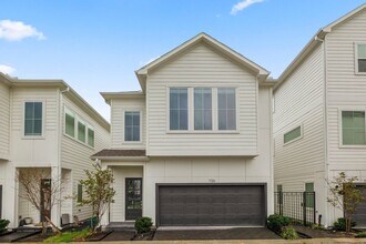 Building Photo - 726 Carriage Knls Dr