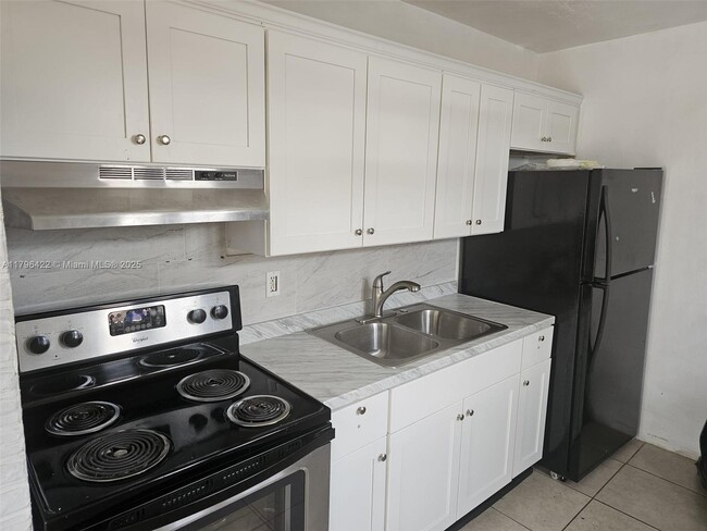 Foto del edificio - 700 NW 4th St