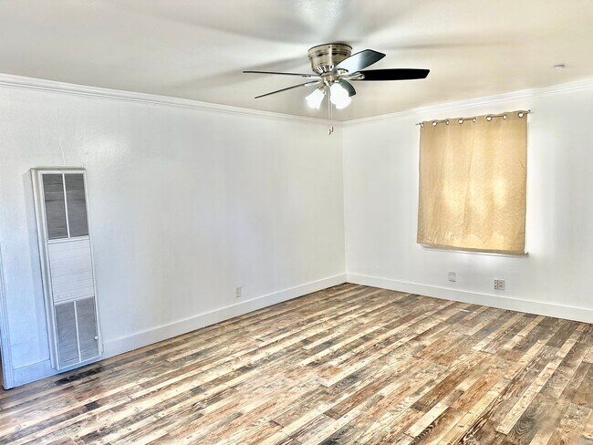 Foto del edificio - Tower District Bungalow with Pool