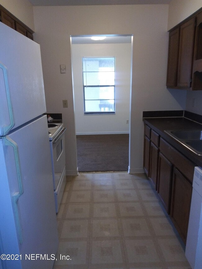 Building Photo - 480 Bentwood Ln