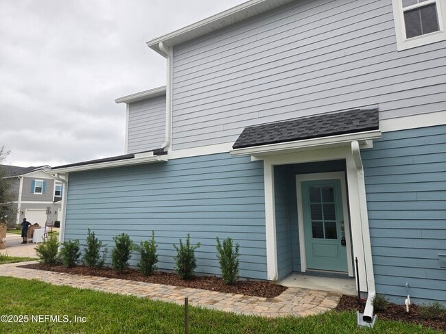Building Photo - 207 Brandon Lks Dr