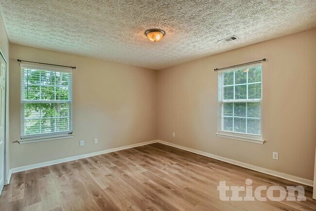 Foto del edificio - 5251 Miranda Way