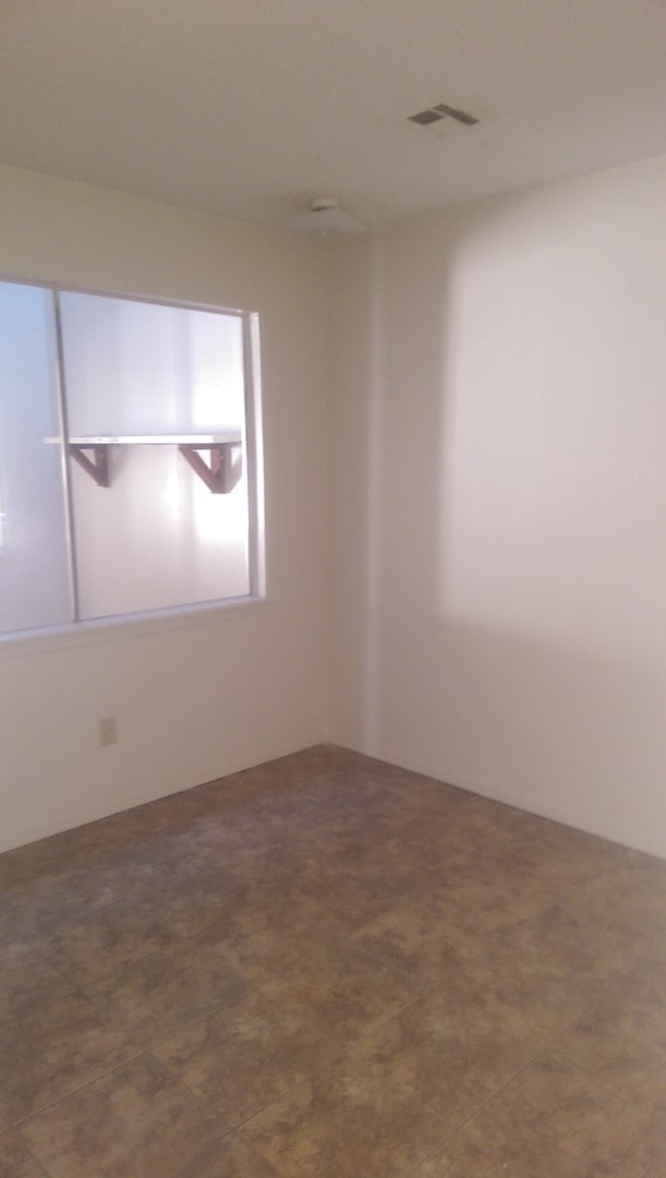 Foto del edificio - 3 bed 2 bath duplex for rent near I-240 and Western, close to everything!