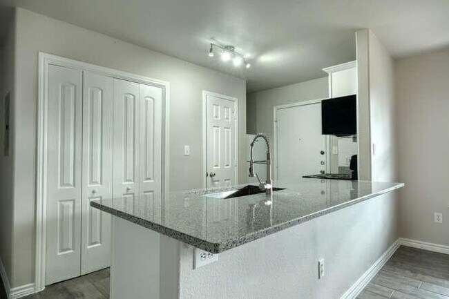 Foto del edificio - 107 Castleberry Ct