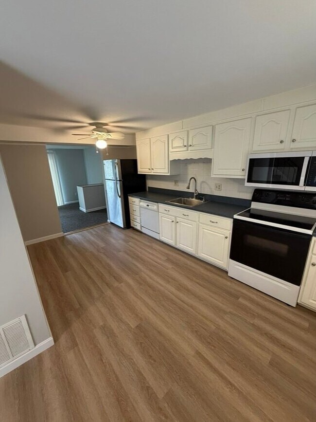 Foto del edificio - 136 Canterbury Ln