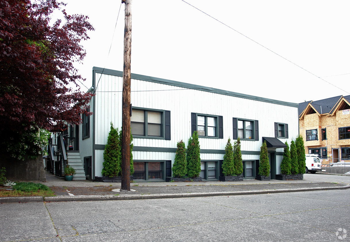 Building Photo - 7401 Linden Ave