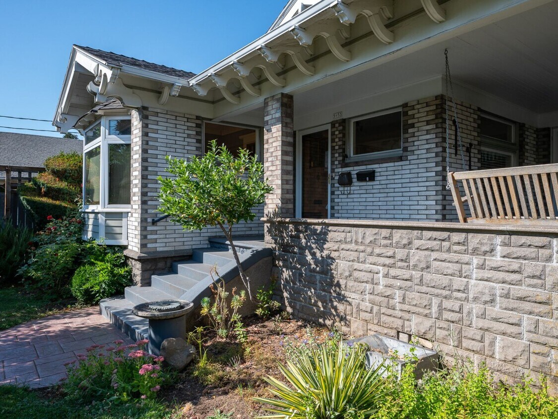 Foto principal - 5933 NE Flanders St