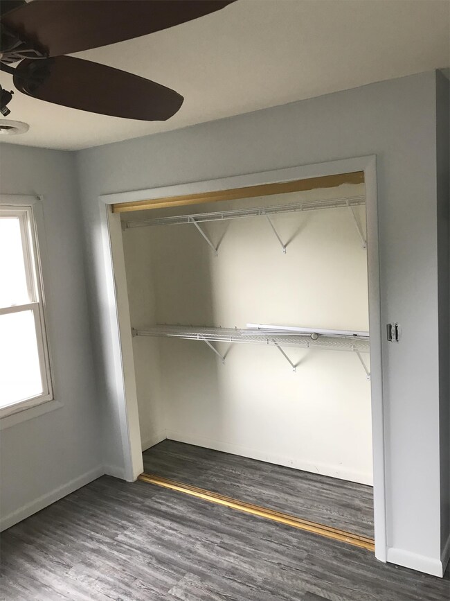 252 Mayfield Ave Unit D, Valparaiso, IN 46383 Room for Rent in