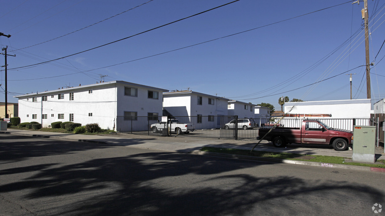 Building Photo - 2214 College Ave