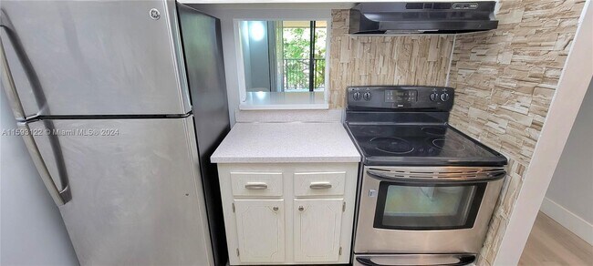 Foto del edificio - 14501 N Kendall Dr