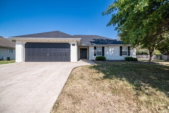 Building Photo - 709 Campusview Dr