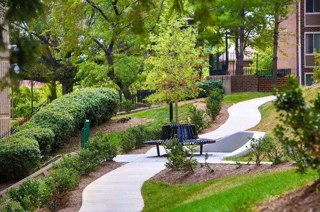 Foto del edificio - Edgewood 611_Gardens