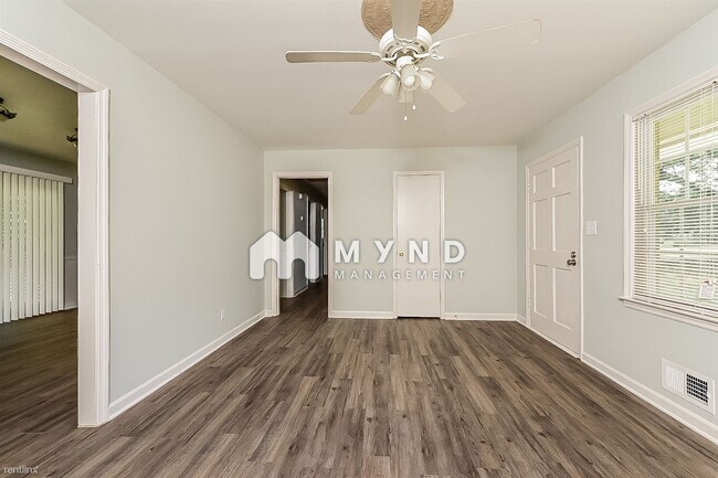 Building Photo - 3 br, 1.5 bath House - 110 Ashmore Dr