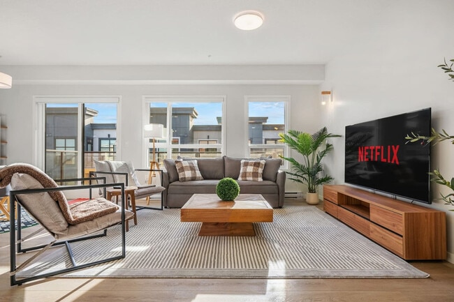 Building Photo - 220 Seton Grove SE