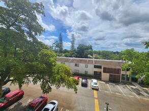 Building Photo - 4222 Inverrary Blvd