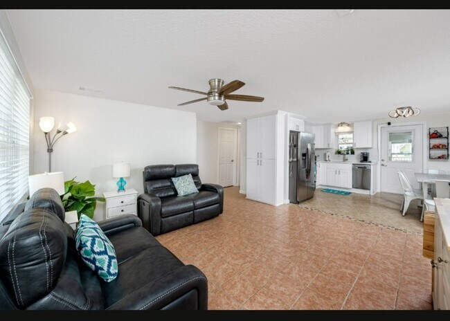 Building Photo - Adorable home For Rent on the Canal in Hudson