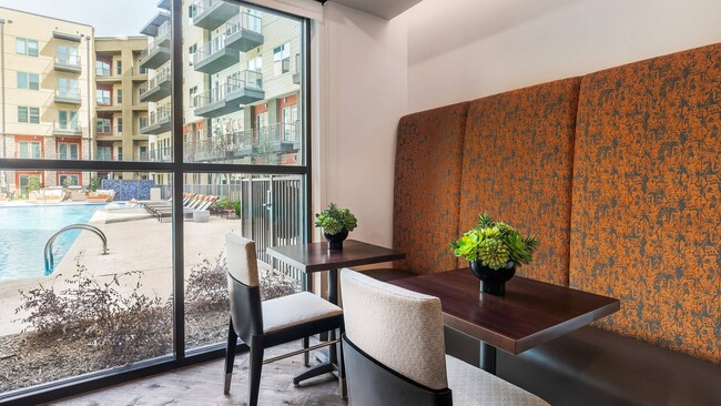 Foto del edificio - 2810 Routh Creek Pkwy