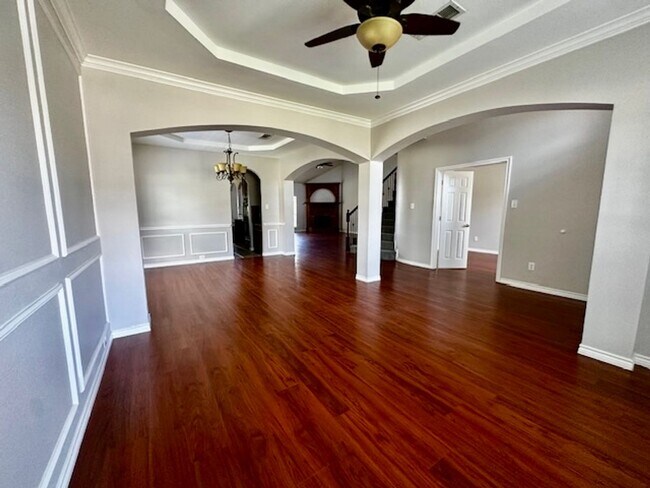 Building Photo - 5 Bedroom 4 Bath Community Pool