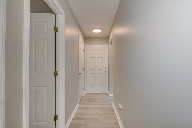 Foto del edificio - 4028 Calypso Dr